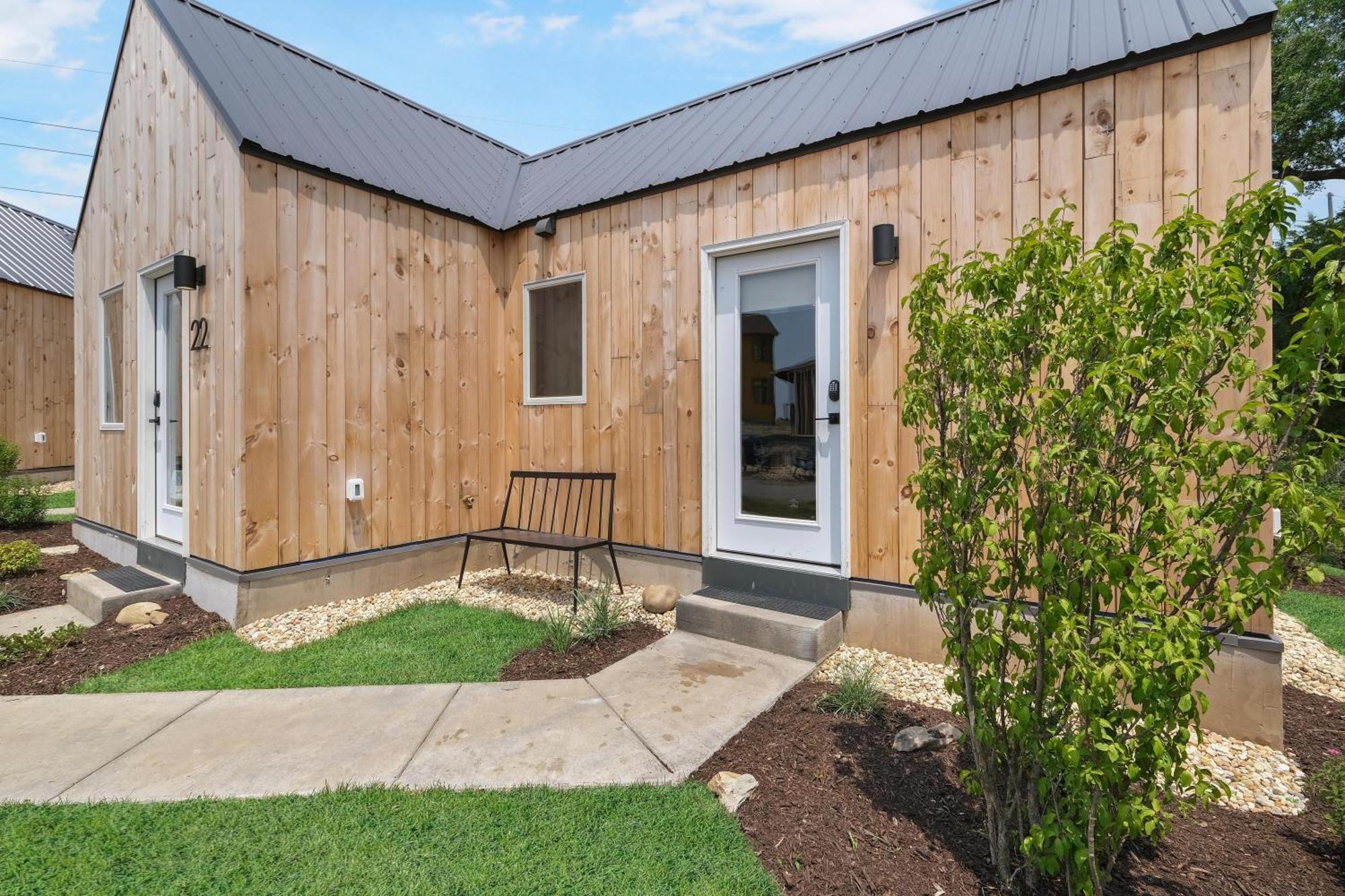 Bunkies- The Hold Ottawa Exterior foto