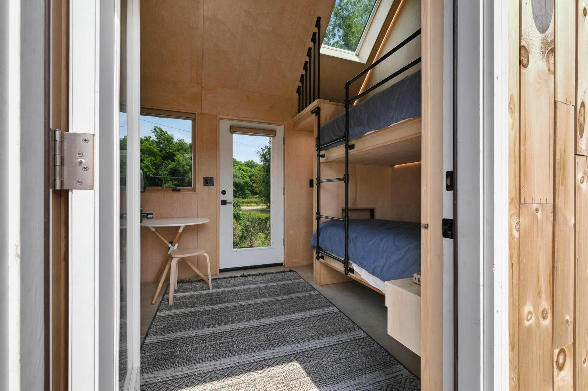 Bunkies- The Hold Ottawa Exterior foto