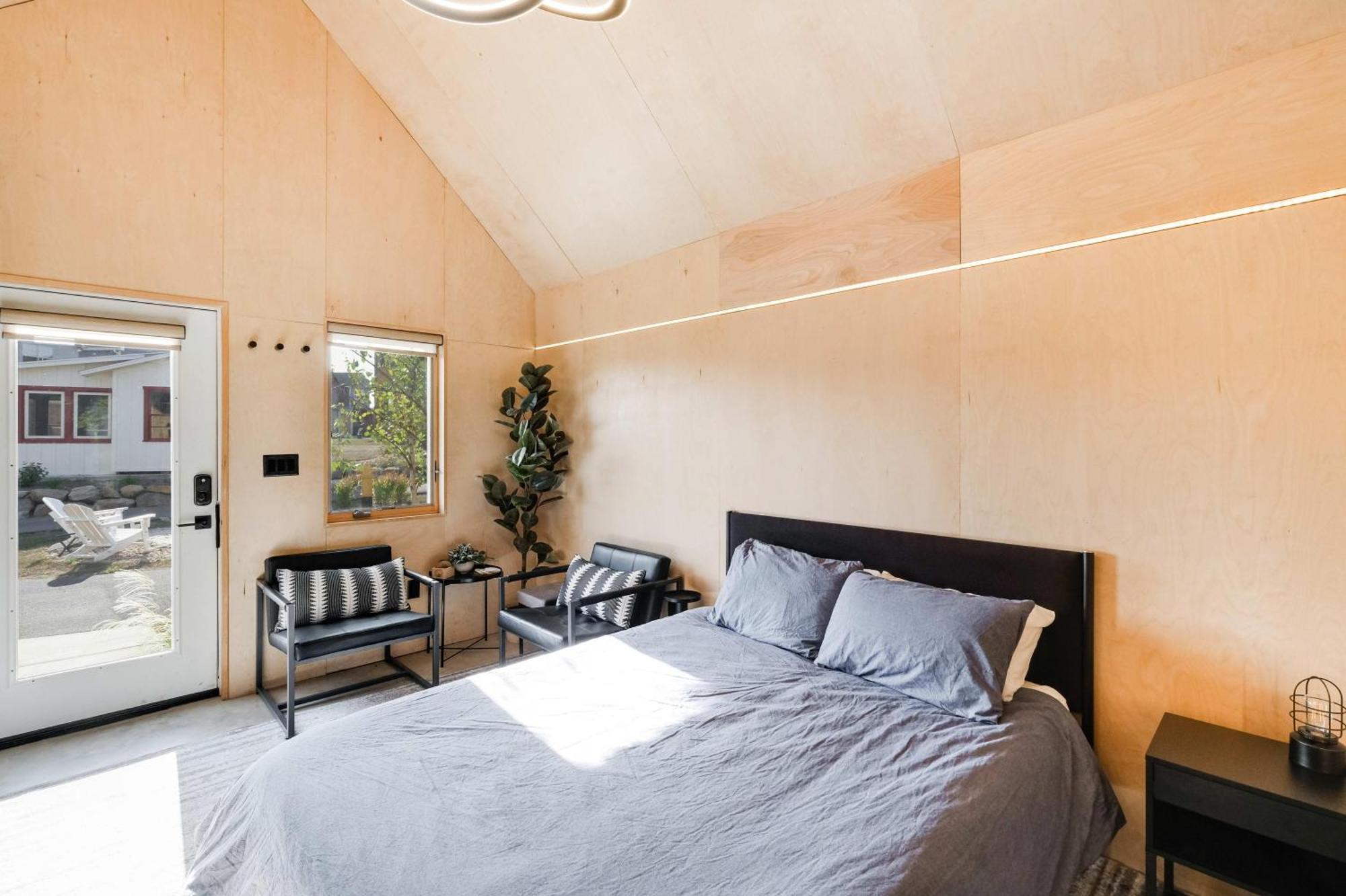 Bunkies- The Hold Ottawa Exterior foto